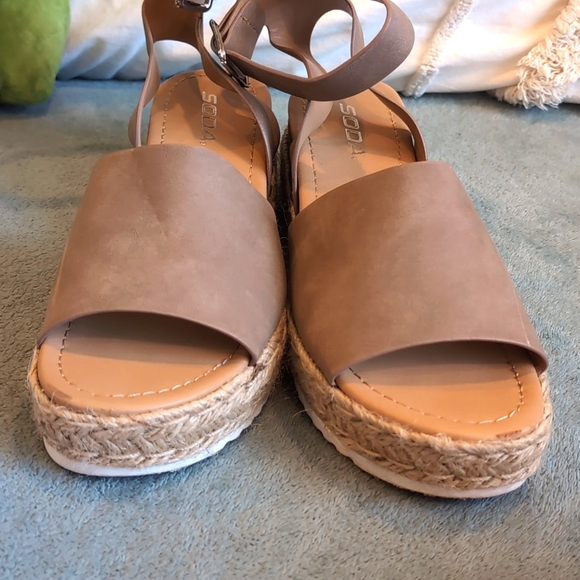 Platform sandals - Picture 6 of 6